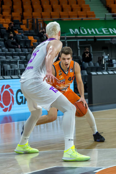 他倾向于派 他倾向于派